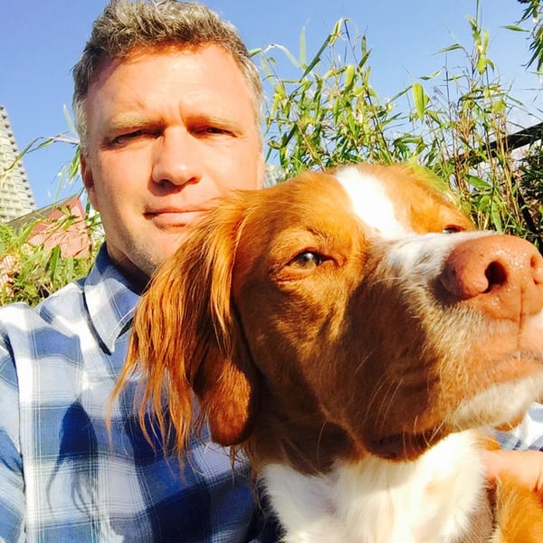 Photo of Tim Halloran, Director of Marketing at Textio with his dog