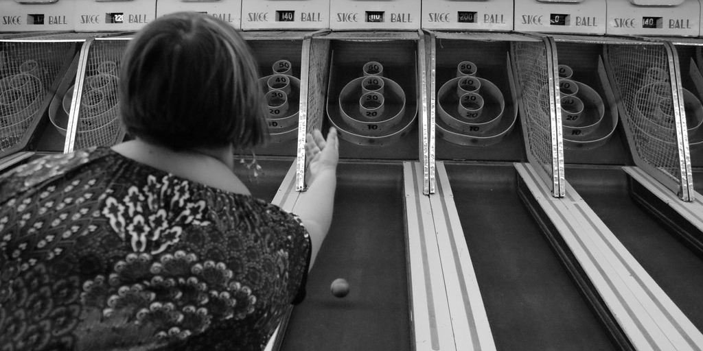 Person playing skee ball, Image from Flickr user icanchangethisright